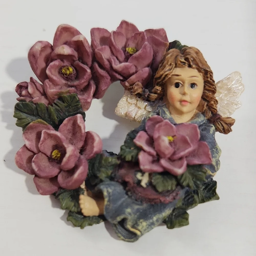 90s Floral Wreath Boyds Bears Brooch
